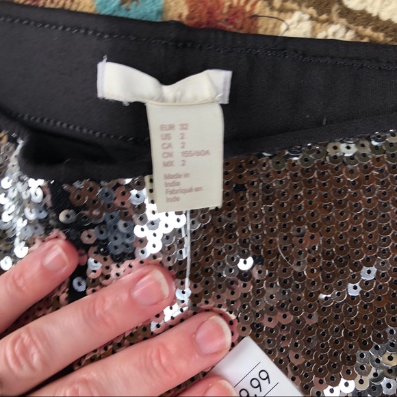 🌟 H&M Silver Sequin Pants - Picture 5 of 6